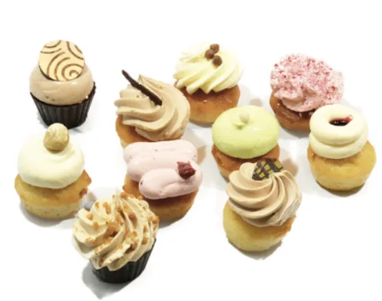 [MC010601] PETIT FOURS CAKE MET BOTERCRÈME ASSORTIE 60ST <*_*>