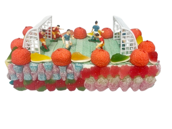[20521] SNOEPTAART VOETBALVELDJE ARTHUR BR: 15CM - L: 30 CM